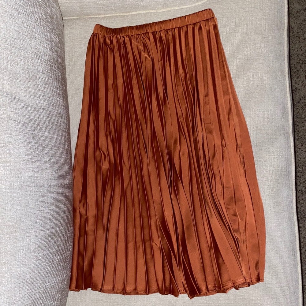 pleated midi skirt size small